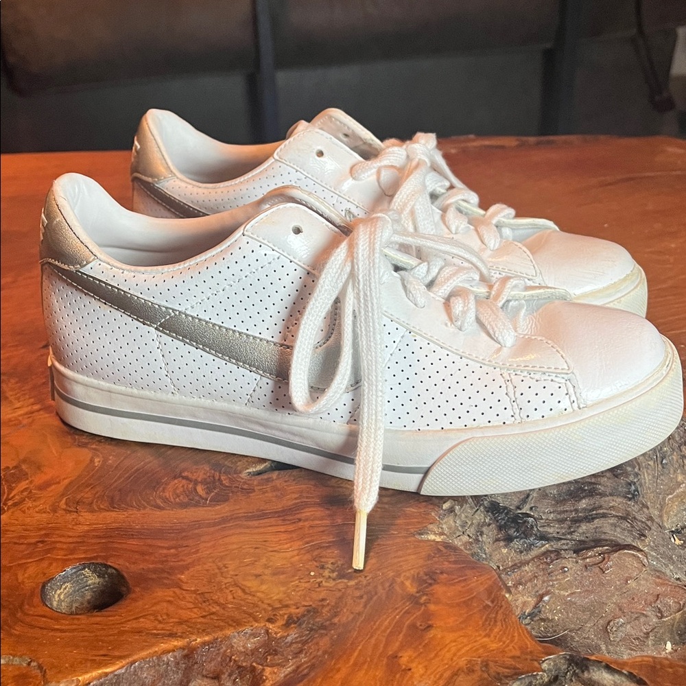 Nike Sweet Classic Leather Women’s Sneakers White/Metallic Silver Size 7